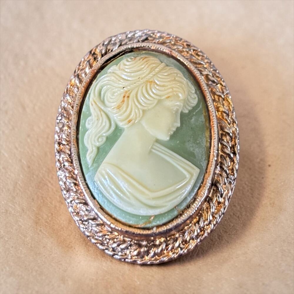 Vintage Peri Cameo Brooch Pendant Green Lucite Roman Lady Gold Tone